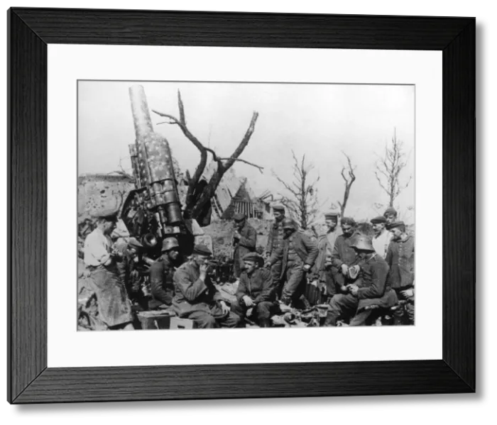 Framed Print : German 15cm howitzer, Picardy, France, WW1 Framed Print : German 15cm howitzer, Picardy, France, WW1