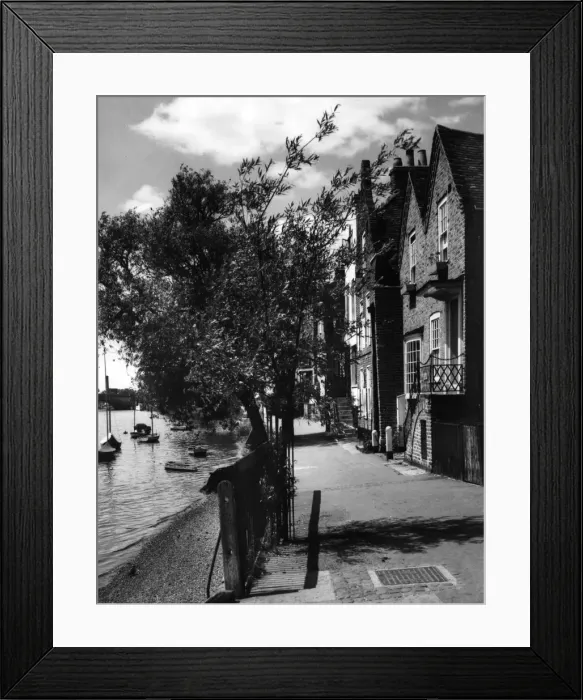 Framed Print : Strand-On-The-Green Framed Print : Strand-On-The-Green