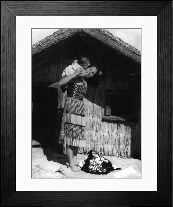 Framed Print : Maori Mother & Baby Framed Print : Maori Mother & Baby