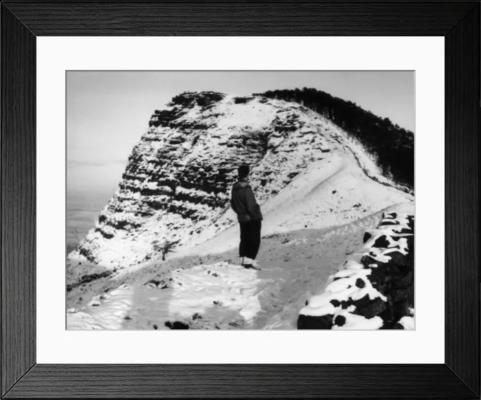 Framed Print : BLACK TOR. Black Tor, a gritstone eminence above Edale, Derbyshire, after a snowfall Framed Print : BLACK TOR. Black Tor, a gritstone eminence above Edale, Derbyshire, after a snowfall