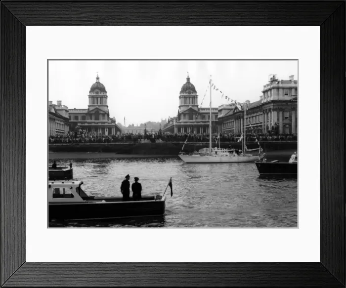 Framed Print : Gipsy Moth Iv, Greenwich Framed Print : Gipsy Moth Iv, Greenwich