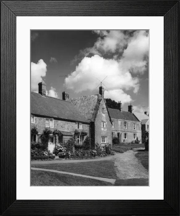 Framed Print : England  /  Wroxton