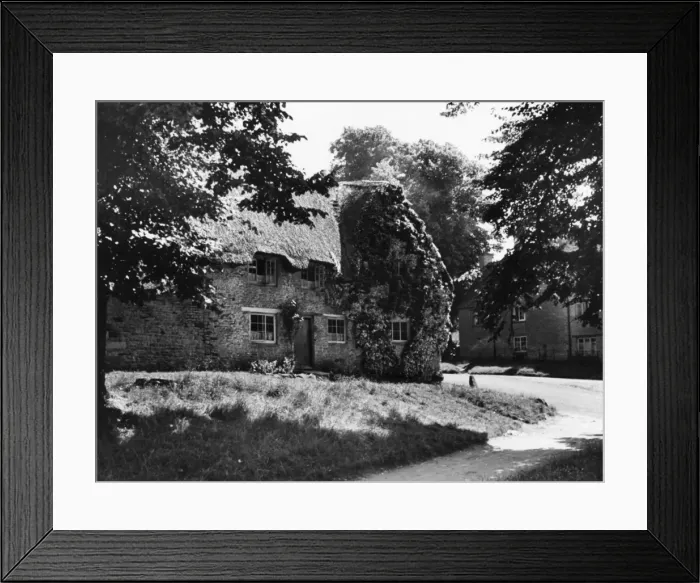 Framed Print : English Thatched Cottage Framed Print : English Thatched Cottage