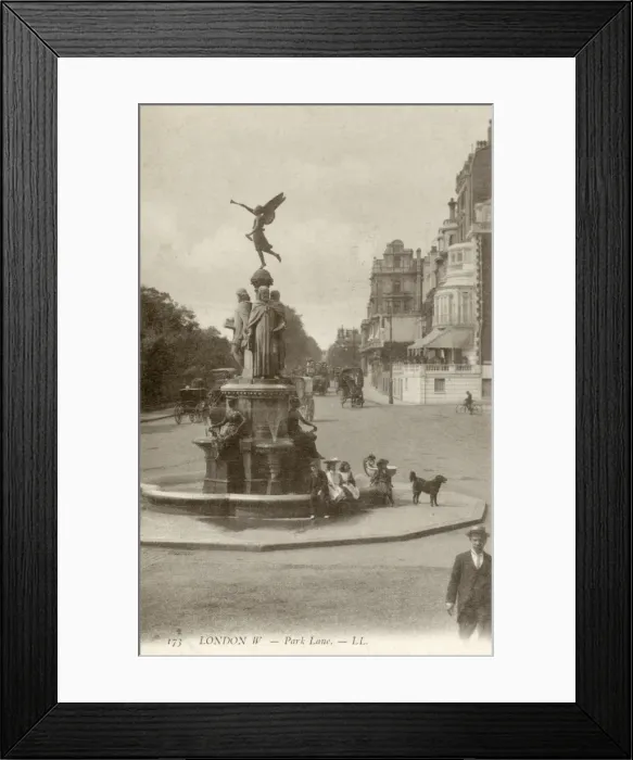 Framed Print : Monument on Park Lane, London Framed Print : Monument on Park Lane, London