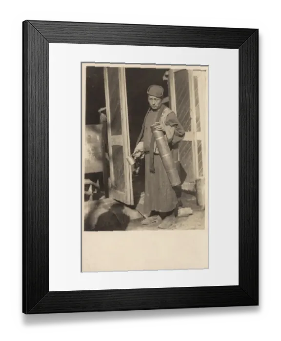Framed Print : India - Darjeeling - a Tibetan water seller Framed Print : India - Darjeeling - a Tibetan water seller