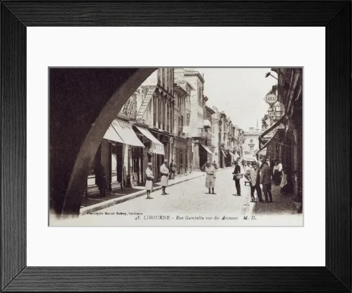Framed Print : Libourne, France, Rue Gambetta - View through the Arch Framed Print : Libourne, France, Rue Gambetta - View through the Arch