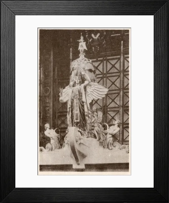 Framed Print : Selfridges Store, London - The Queen of Time Framed Print : Selfridges Store, London - The Queen of Time