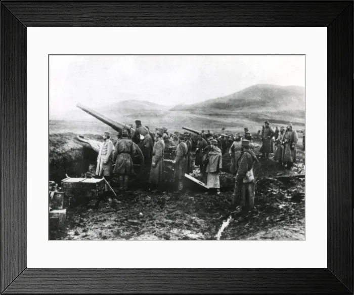 Framed Print : Serbian gunners on battlefield, WW1 Framed Print : Serbian gunners on battlefield, WW1