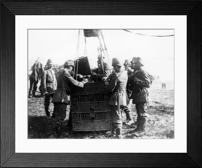 Framed Print : Preparing for ascent in balloon, Western Front, WW1 Framed Print : Preparing for ascent in balloon, Western Front, WW1