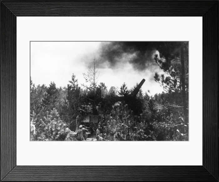 Framed Print : German heavy gun firing, Le Cateau, France, WW1 Framed Print : German heavy gun firing, Le Cateau, France, WW1