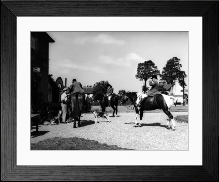 Framed Print : Epping Green Fox Meet Framed Print : Epping Green Fox Meet