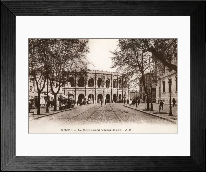 Framed Print : Nimes / Boulevard Framed Print : Nimes / Boulevard