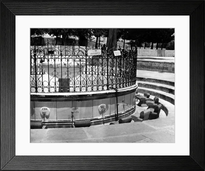 Framed Print : Feet=Washing Fountain Framed Print : Feet=Washing Fountain
