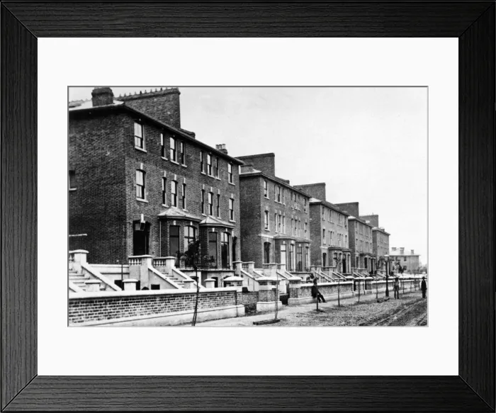 Framed Print : Leyland Row, Lee