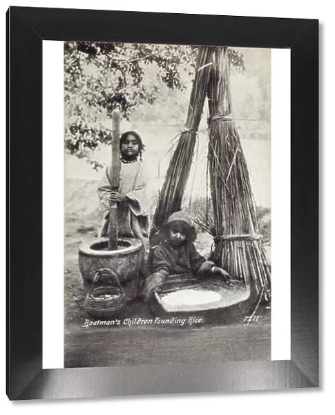 Boatmens Children - pounding rice - India