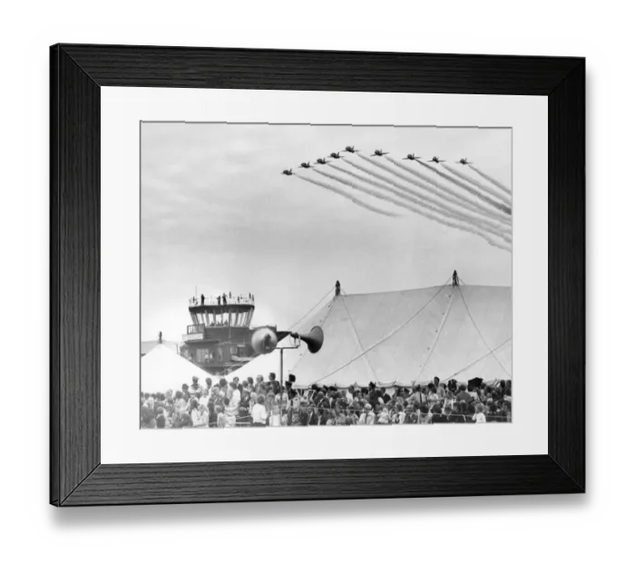 Framed Print : Red Arrows display at St Mawgan Air Day, Cornwall Framed Print : Red Arrows display at St Mawgan Air Day, Cornwall