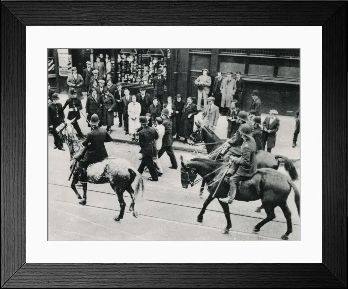 Framed Print : Cable Street demonstration 1936 Framed Print : Cable Street demonstration 1936