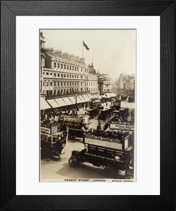 Framed Print : Oxford Circus and Regents Street, London Framed Print : Oxford Circus and Regents Street, London