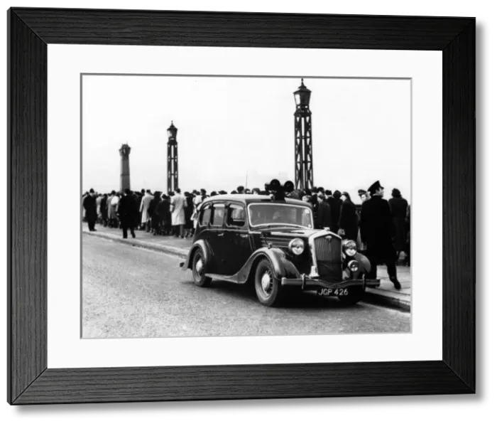 Framed Print : SIII Wolseley 18 / 85 traffic car Framed Print : SIII Wolseley 18 / 85 traffic car