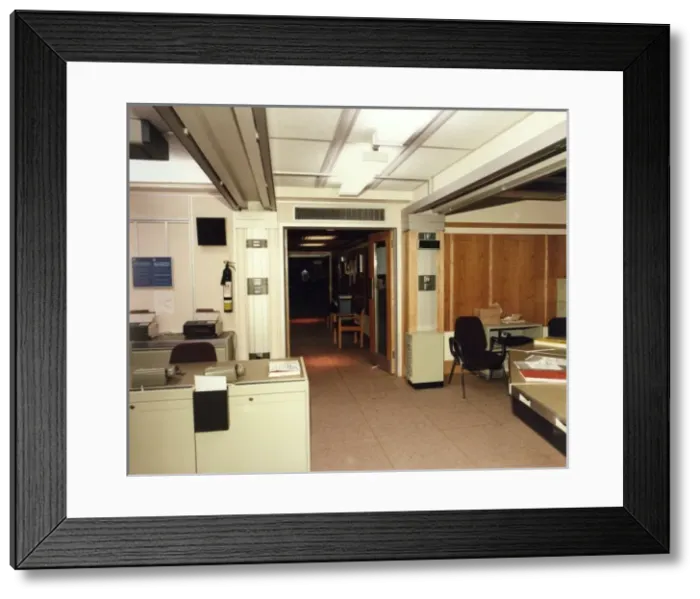 Framed Print : Metropolitan Police communications room, London Framed Print : Metropolitan Police communications room, London