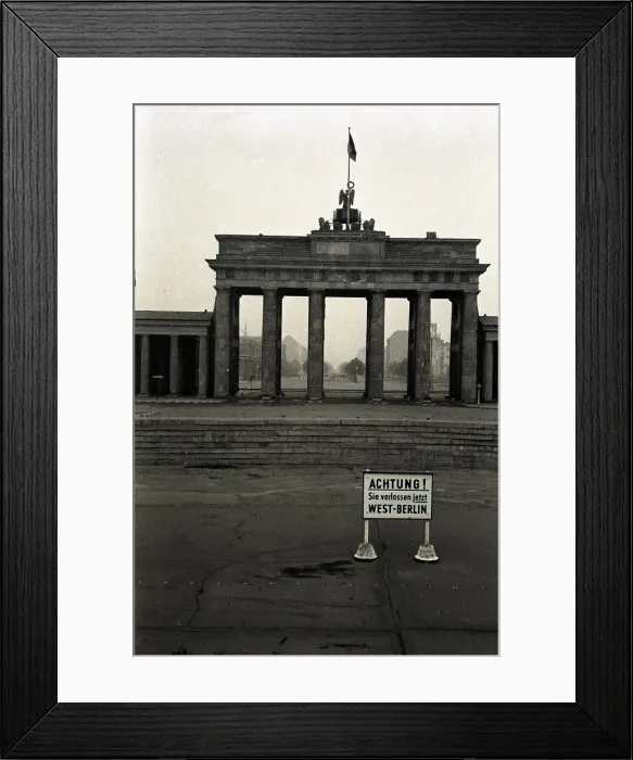 Framed Print : The Brandenburg Gate, Berlin Framed Print : The Brandenburg Gate, Berlin