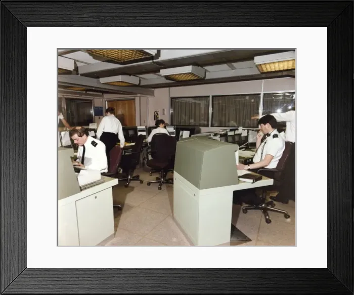 Framed Print : Metropolitan Police operations room, London Framed Print : Metropolitan Police operations room, London