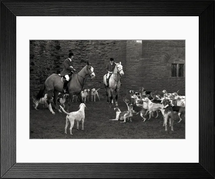 Framed Print : A hunt in Herefordshire Framed Print : A hunt in Herefordshire