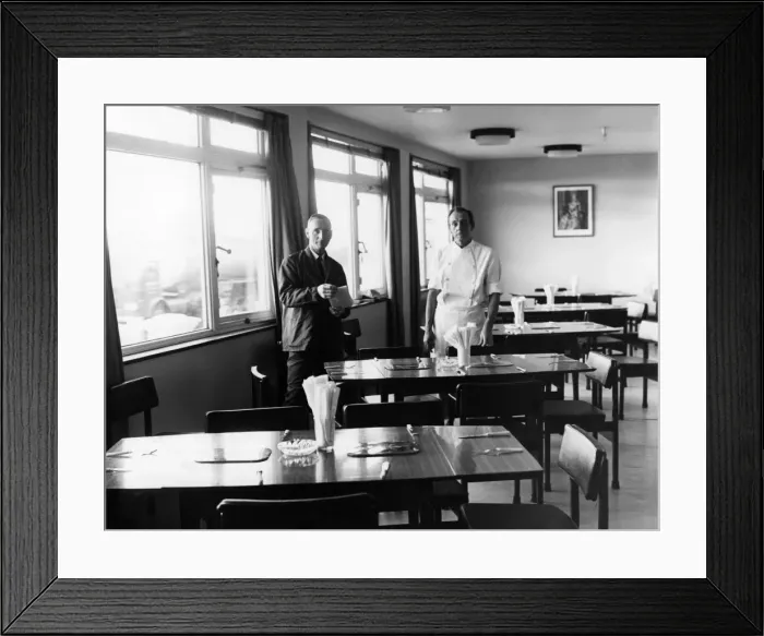 Framed Print : Catering staff at Convalescent Police Seaside Home, Hove