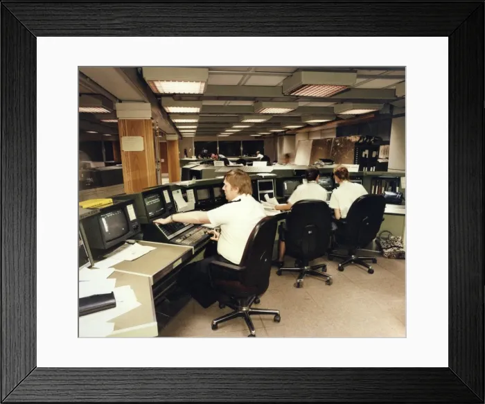 Framed Print : Metropolitan Police operations room, London Framed Print : Metropolitan Police operations room, London