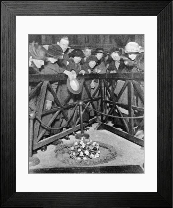Framed Print : Royal wedding 1923: Duchess of Yorks bouquet Framed Print : Royal wedding 1923: Duchess of Yorks bouquet