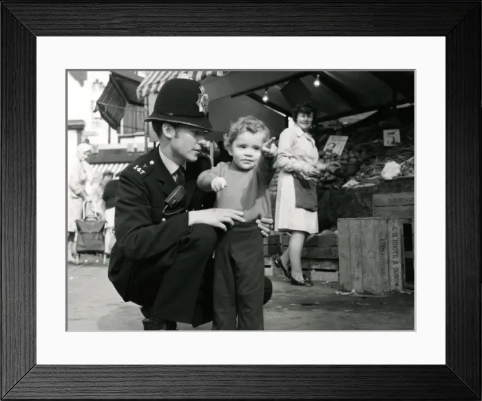 Framed Print : Metropolitan Police officer and child Framed Print : Metropolitan Police officer and child