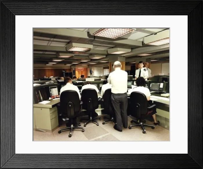 Framed Print : Metropolitan Police operations room, London Framed Print : Metropolitan Police operations room, London