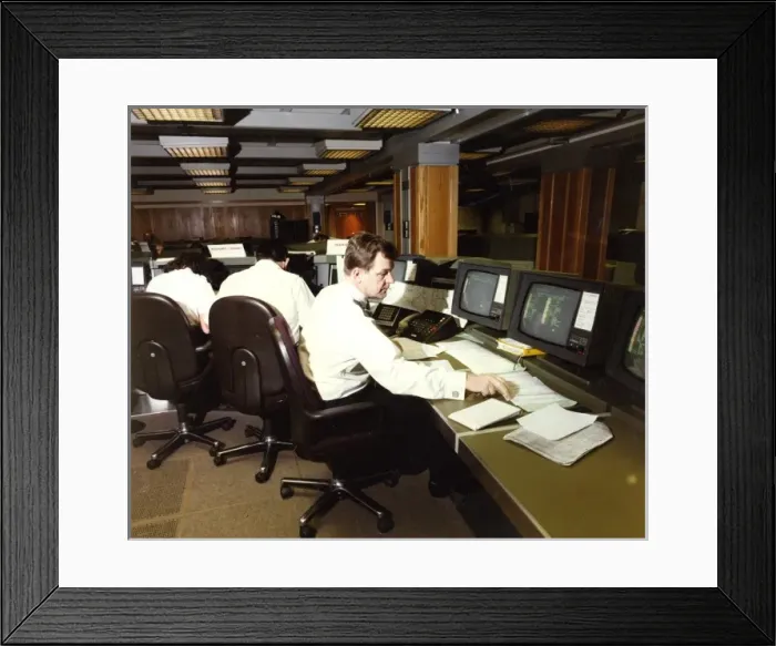 Framed Print : Metropolitan Police operations room, London Framed Print : Metropolitan Police operations room, London