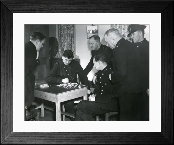 Framed Print : Metropolitan Police B Division officers playing draughts Framed Print : Metropolitan Police B Division officers playing draughts