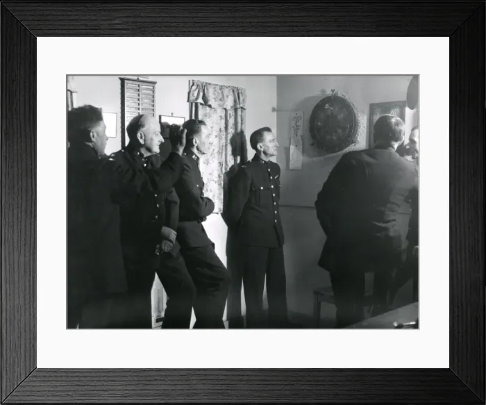 Framed Print : Metropolitan Police B Division officers playing darts Framed Print : Metropolitan Police B Division officers playing darts