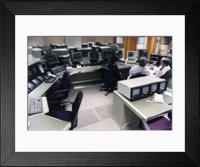 Framed Print : Metropolitan Police operations room, London Framed Print : Metropolitan Police operations room, London