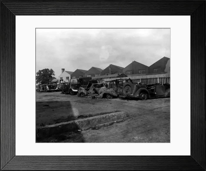 Framed Print : Wartime bomb damage, Met Police vehicles, London Framed Print : Wartime bomb damage, Met Police vehicles, London