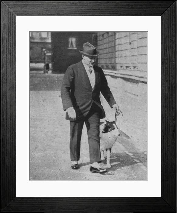 Framed Print : Wedding present for Prince and Princess Arthur of Connaught Framed Print : Wedding present for Prince and Princess Arthur of Connaught