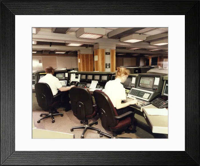 Framed Print : Metropolitan Police operations room, London Framed Print : Metropolitan Police operations room, London