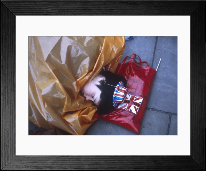 Framed Print : Royal Wedding 1986 - sleeping spectator Framed Print : Royal Wedding 1986 - sleeping spectator