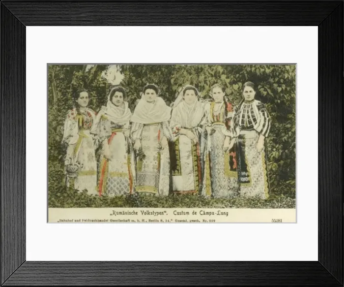 Framed Print : Romanian women from Campulung Framed Print : Romanian women from Campulung