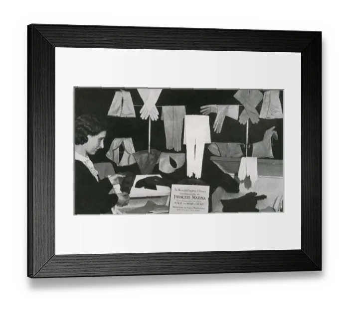 Framed Print : Royal Wedding Presents at St Jamess Palace - a practical gif