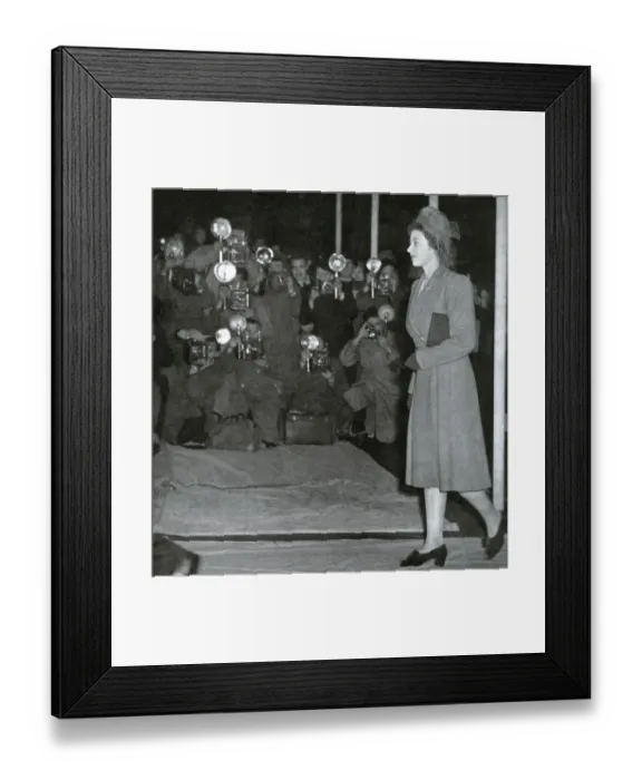 Framed Print : Royal Wedding 1947. Princess Elizabeth arrives for rehearsal Framed Print : Royal Wedding 1947. Princess Elizabeth arrives for rehearsal