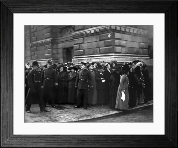 Framed Print : Suffragettes at Downing Street, London Framed Print : Suffragettes at Downing Street, London