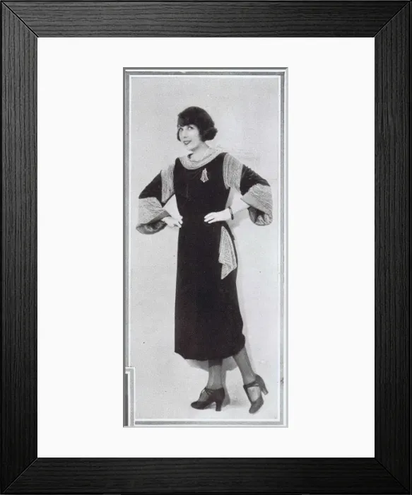 Framed Print : Mistinguett, Paris 1921 Framed Print : Mistinguett, Paris 1921