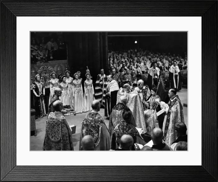 Framed Print : Coronation 1953, Queen Elizabeth II - St Edwards Crown Framed Print : Coronation 1953, Queen Elizabeth II - St Edwards Crown