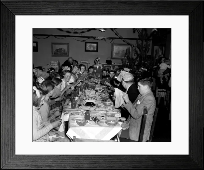 Framed Print : Childrens Christmas Party, Walton-on-the-Naze, Essex Framed Print : Childrens Christmas Party, Walton-on-the-Naze, Essex