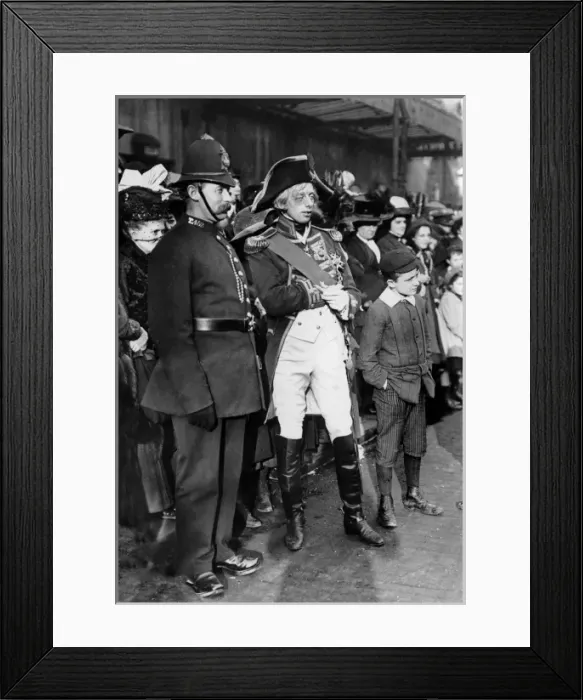 Framed Print : London policeman and Lord Nelson lookalike Framed Print : London policeman and Lord Nelson lookalike