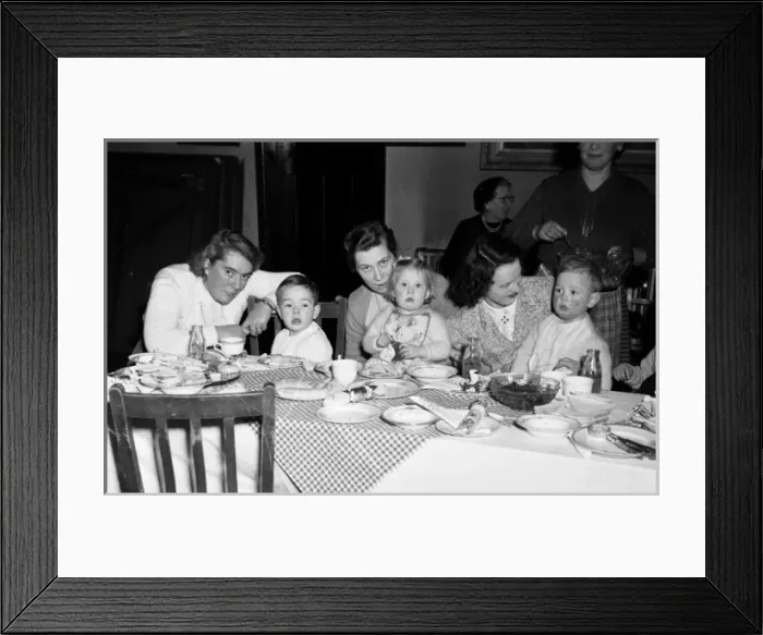 Framed Print : Childrens Christmas party, Walton-on-the-Naze, Essex Framed Print : Childrens Christmas party, Walton-on-the-Naze, Essex
