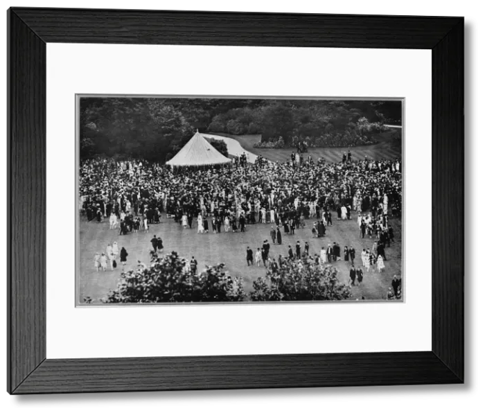 Framed Print : Garden Party at Buckingham Palace, 1927 Framed Print : Garden Party at Buckingham Palace, 1927
